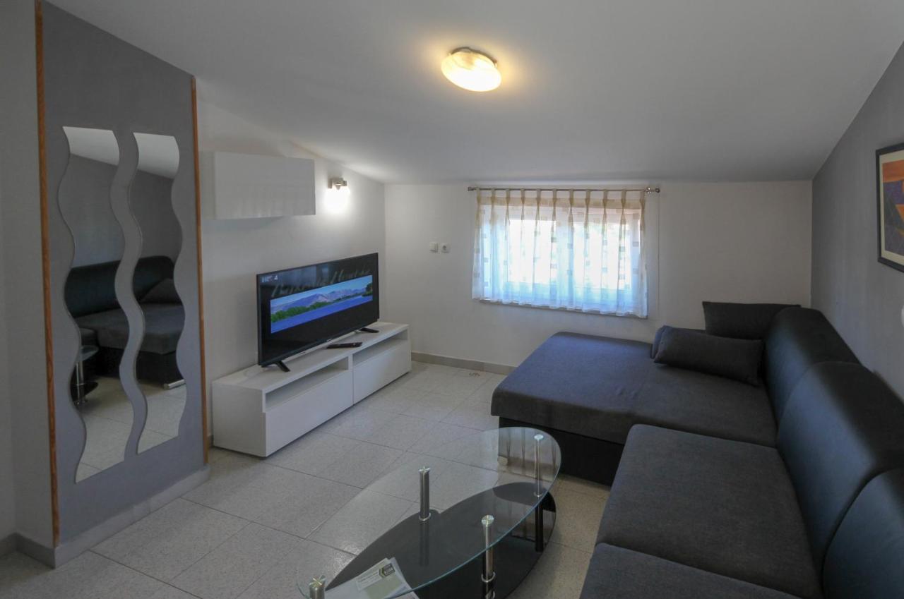 Apartments Borghese Pola Esterno foto