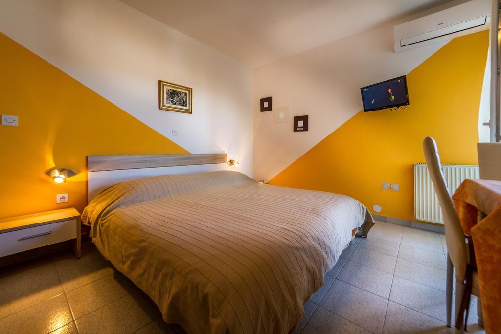Apartments Borghese Pola Esterno foto